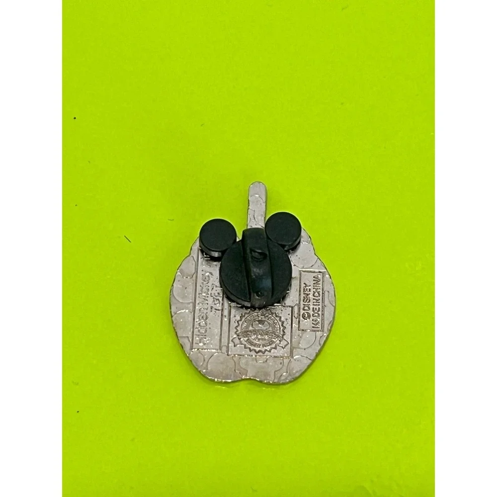 Disney Hidden Mickey Pin Cheshire Cat Poison Apple Purple Enamel 7 of 7 Trading
